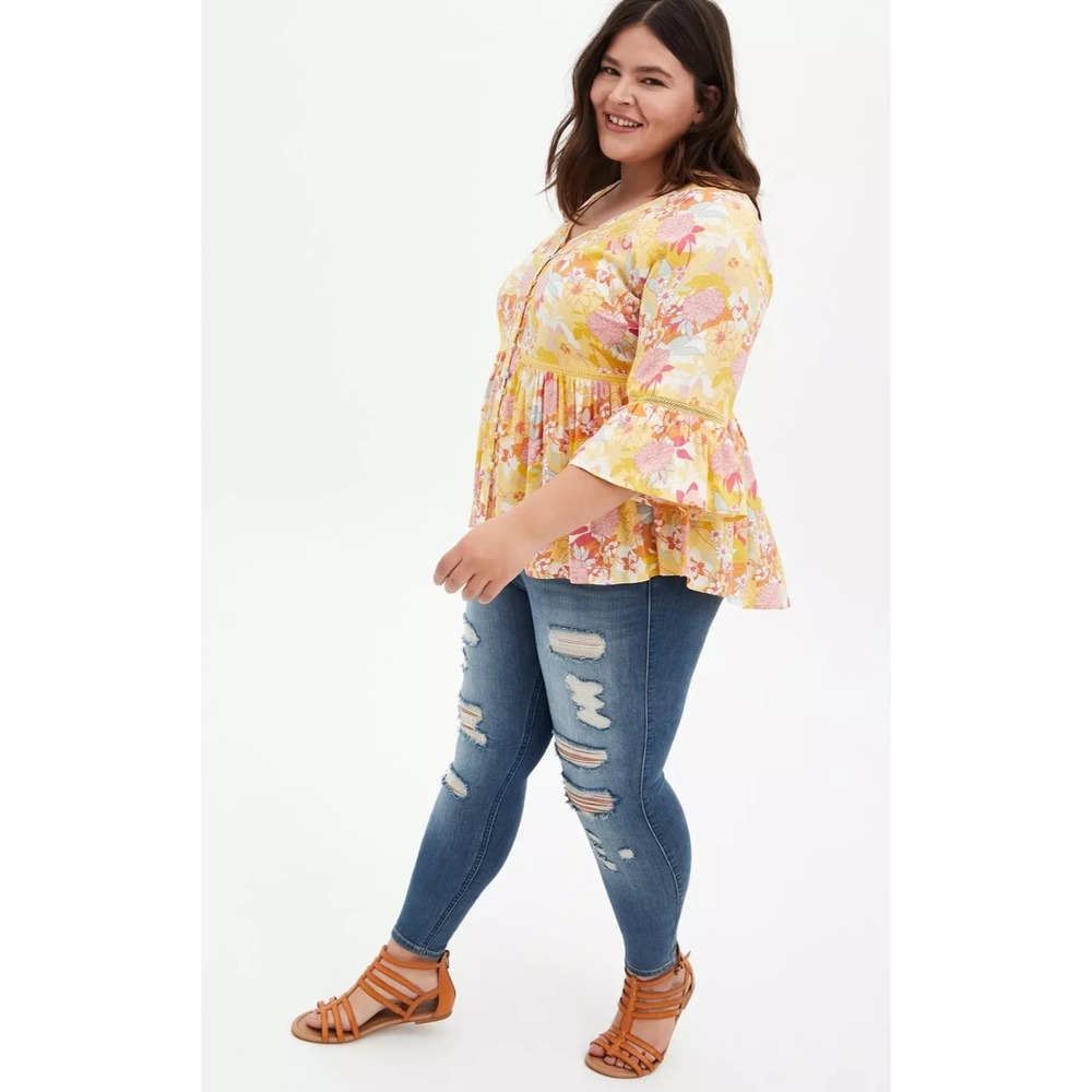 ✨2/$20 Torrid Rayon Embroidered Bell Sleeve Top Floral Yellow Plus Size 3X *Flaw - Picture 15 of 15